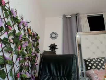 girl
        anielli69 cam image #1436240