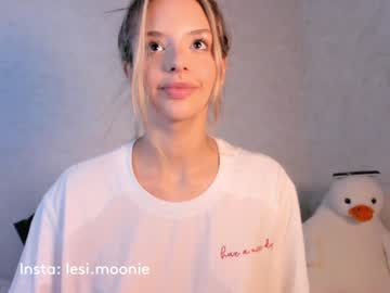 girl
        lesi_moonie cam image #4295109