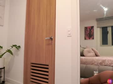 girl
        nina_mon cam image #6659052