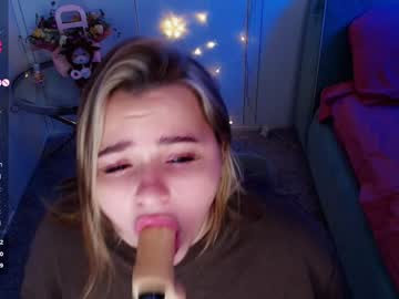 girl
        melissabowen cam image #5783352