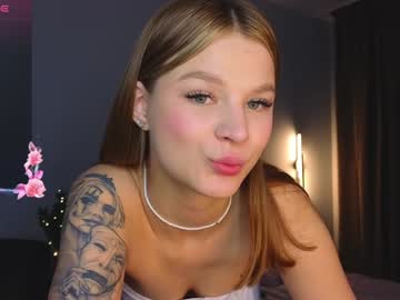 girl
        lovely_babyy cam image #5716800