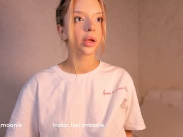 girl
        lesi_moonie cam image #4214632