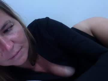 girl
        meowbaby1000 cam image #2147921