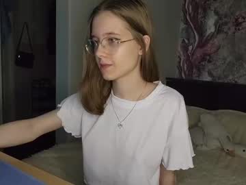 girl
        lowress cam image #6309439