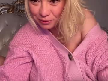 girl
        kiradivine cam image #5943083