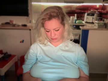 girl
        kiradivine cam image #6562191