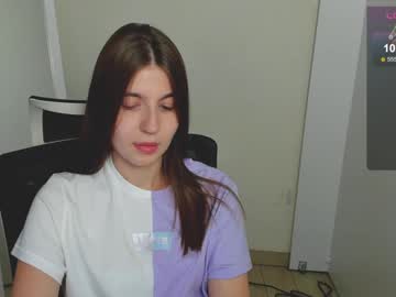 girl
        stacy_cy cam image #4857546