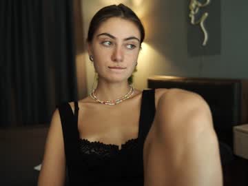 girl
        tessarosse_ cam image #2314923