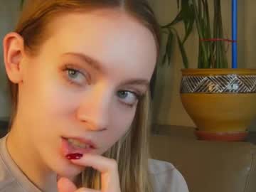 girl
        sunnivaharder cam image #6519552