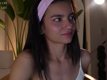 girl
        ellelure_ cam image #6772557