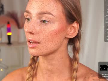girl
        artease cam image #2882654