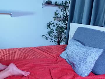 girl
        _night_moon_ cam image #3055479