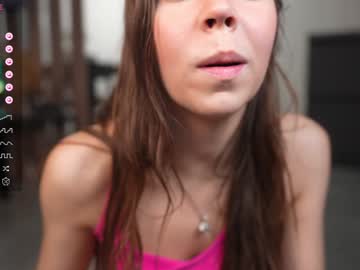 girl
        monika_youthfull cam image #6397942