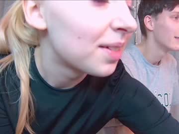 couple
        williamandmia cam image #1500077