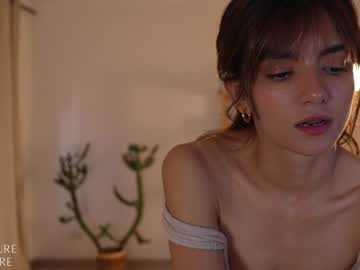 girl
        ellelure_ cam image #6024201