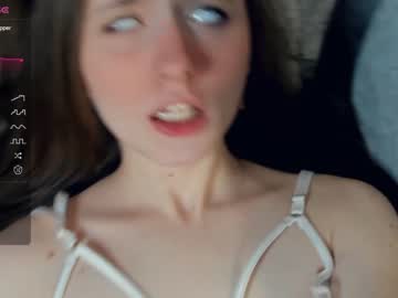 girl
        kati_more cam image #3233674