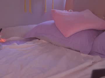 girl
        kittenmoon_ cam image #1138191