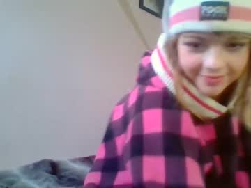 girl
        littlelabrat cam image #3502352