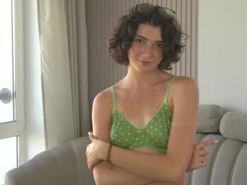 girl
        you_fell_in_love cam image #4986584