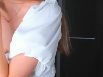 girl
        lynnaharriss cam image #4728402