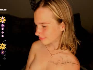 girl
        lynnatlee cam image #4514580