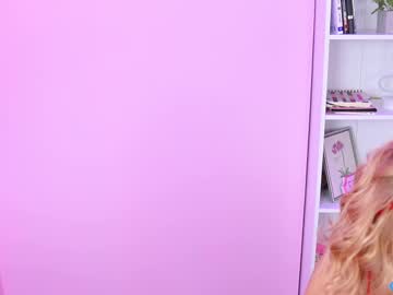 girl
        little_effy18_ cam image #6382614