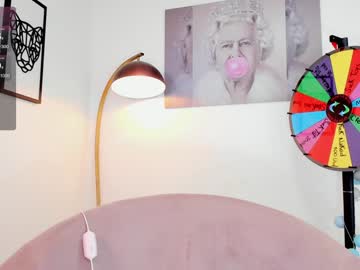 girl
        missniley cam image #5449880