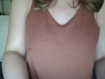 girl
        milkymommiess cam image #4651053