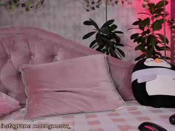 girl
        lika_moon cam image #1306430