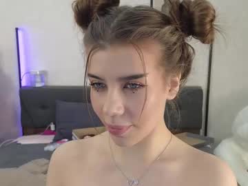 girl
        jenie_fire cam image #6640925