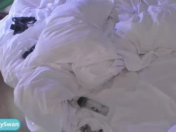 girl
        audrey_swann cam image #6192365