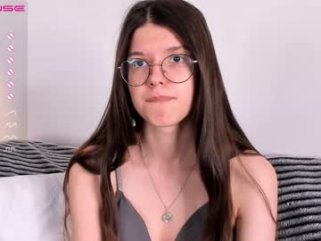 girl
        hellogentlemana cam image #3512386