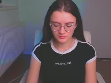 girl
        ketrin_pirsss cam image #5352353