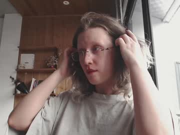 girl
        your_coraline_ cam image #4404288