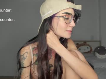 girl
        lonelly_lolly98 cam image #4344730