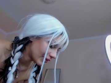 girl
        jenie_fire cam image #3415644