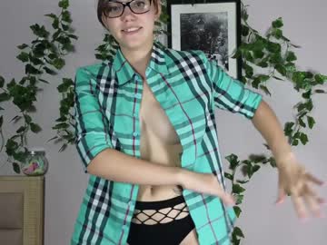 girl
        teresabriggs cam image #2314898