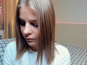 girl
        erline_may cam image #3937400