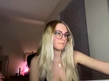 girl
        mariah95 cam image #1219728