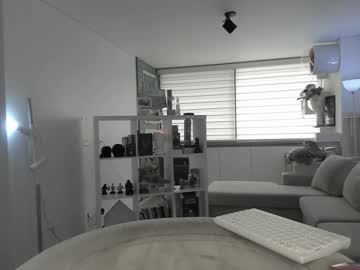 girl
        lonelly_lolly98 cam image #6475692