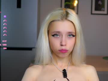 girl
        maureensgame cam image #5792961