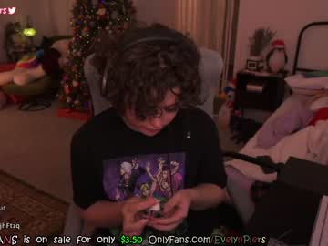 girl
        evelynpiers cam image #430709