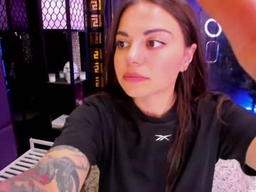 girl
        alma_pearl cam image #1919046