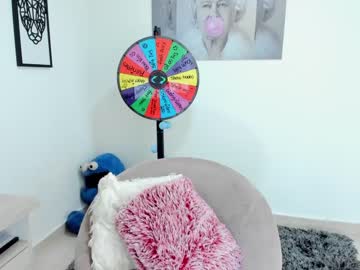 girl
        missniley cam image #304810