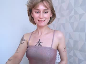 girl
        love_freya cam image #1229848