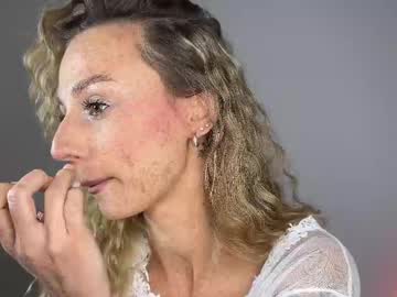 girl
        artease cam image #6387766