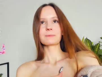 girl
        _g1ltter_ cam image #6300847