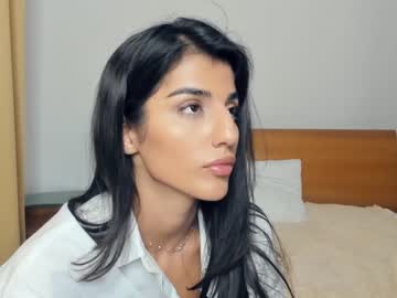 girl
        suzannedavise cam image #3385150