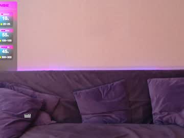 girl
        anna_bonbon cam image #6055796