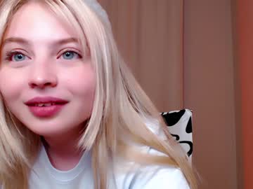 girl
        shy_blondiee cam image #839217